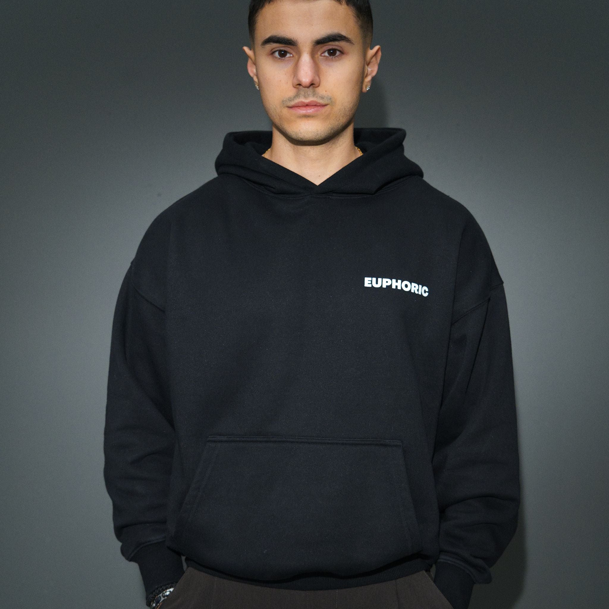 SUDADERA CON GORRO EUPHORIC ESSENTIAL (NEGRO AZABACHE)