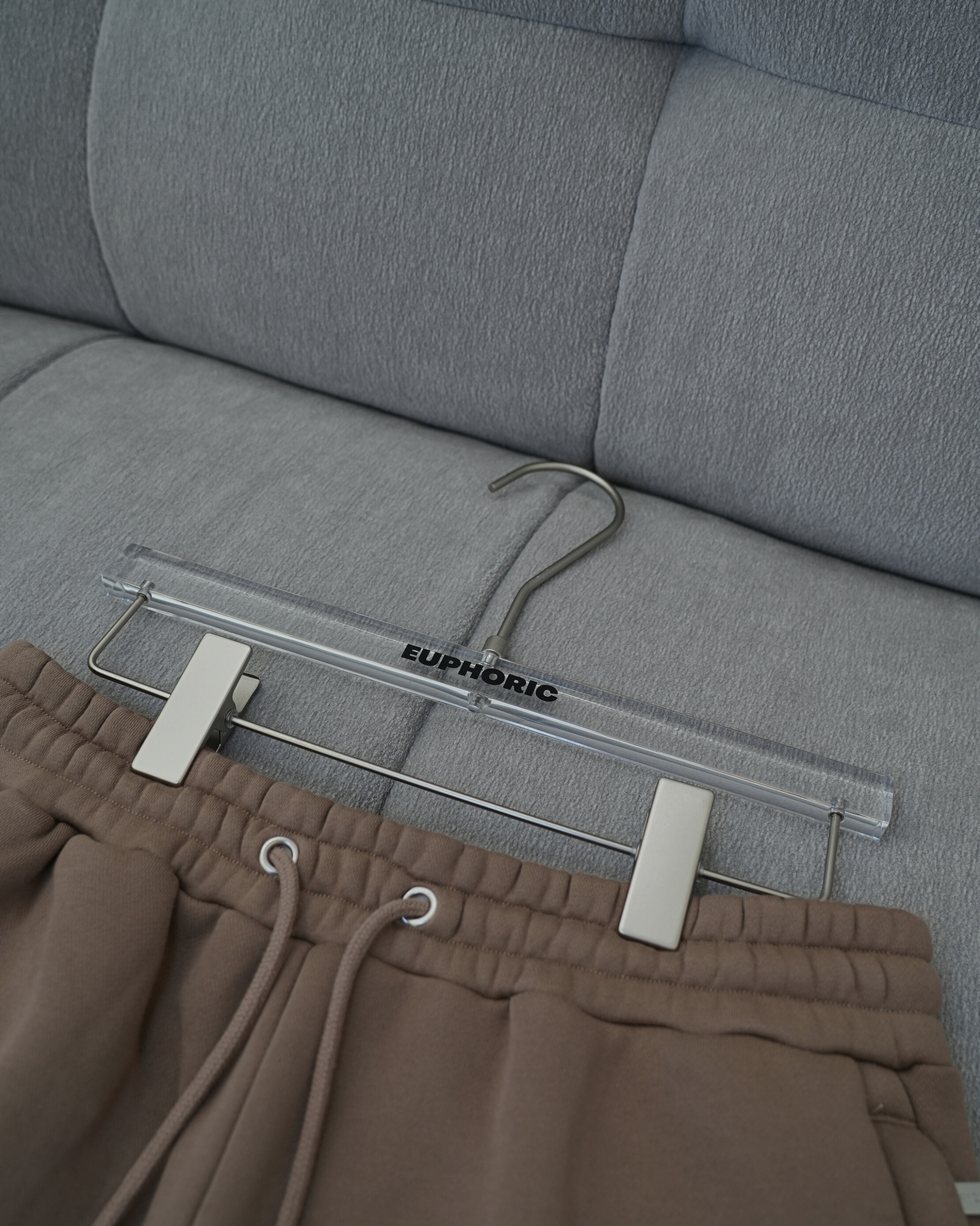 EUPHORIC ACRYLIC PANT HANGER