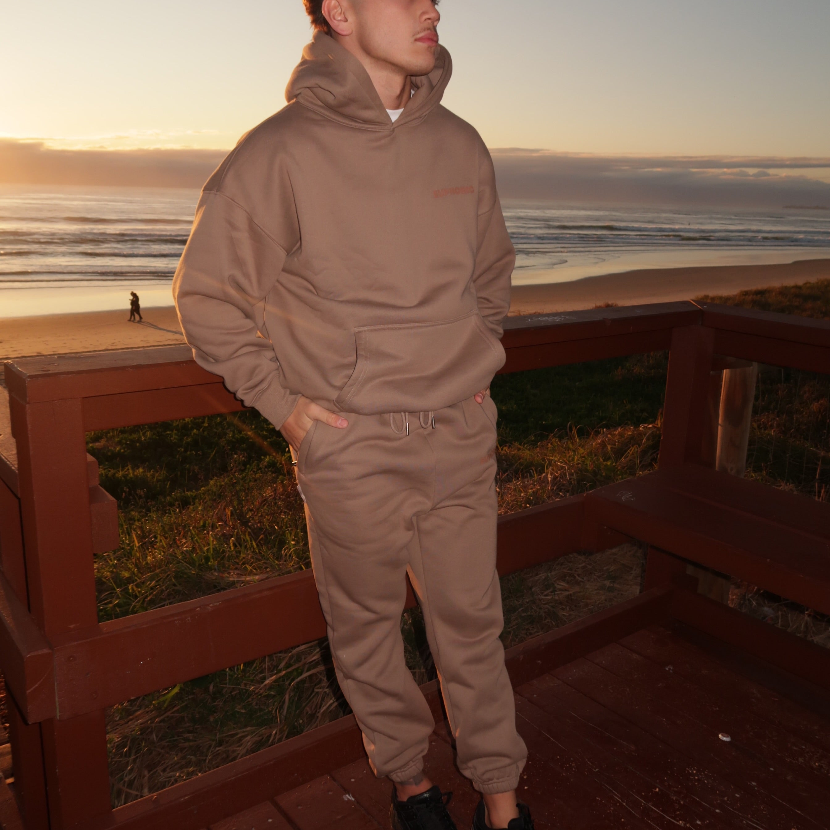 EUPHORIC ESSENTIAL HOODIE Dopamine Department (MOCHA)