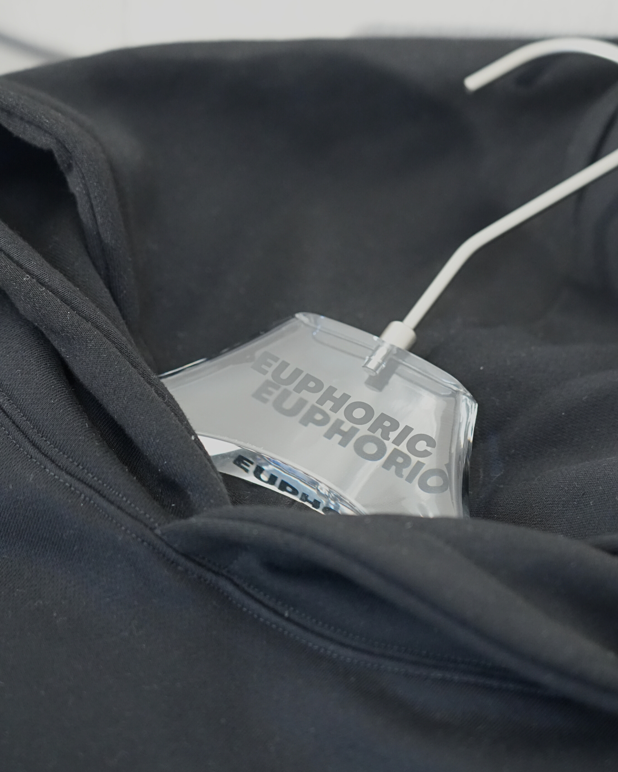 EUPHORIC ACRYLIC COAT HANGER