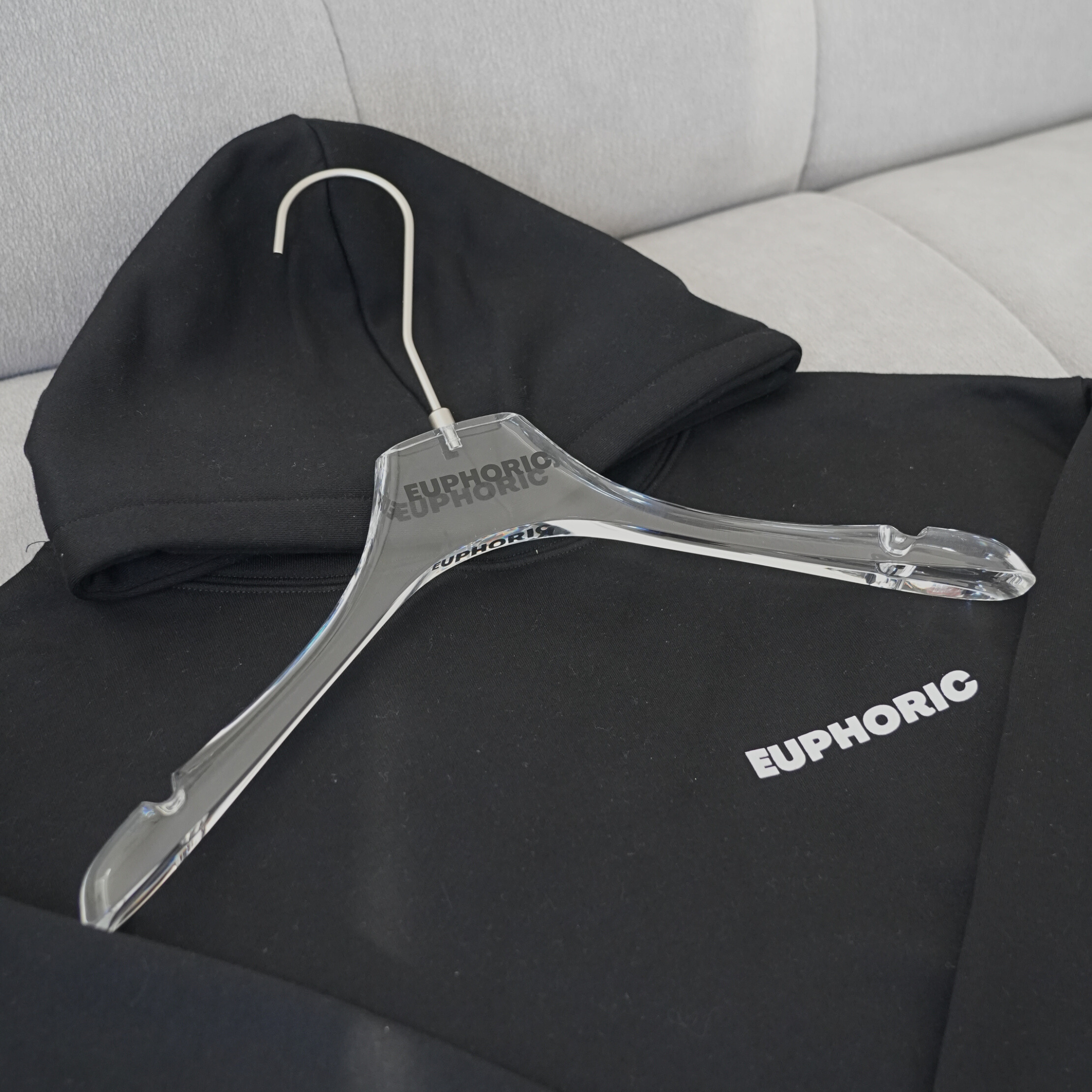EUPHORIC ACRYLIC COAT HANGER