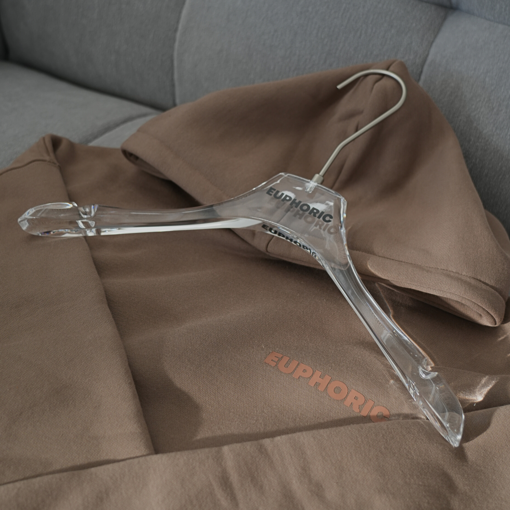 EUPHORIC ACRYLIC COAT HANGER