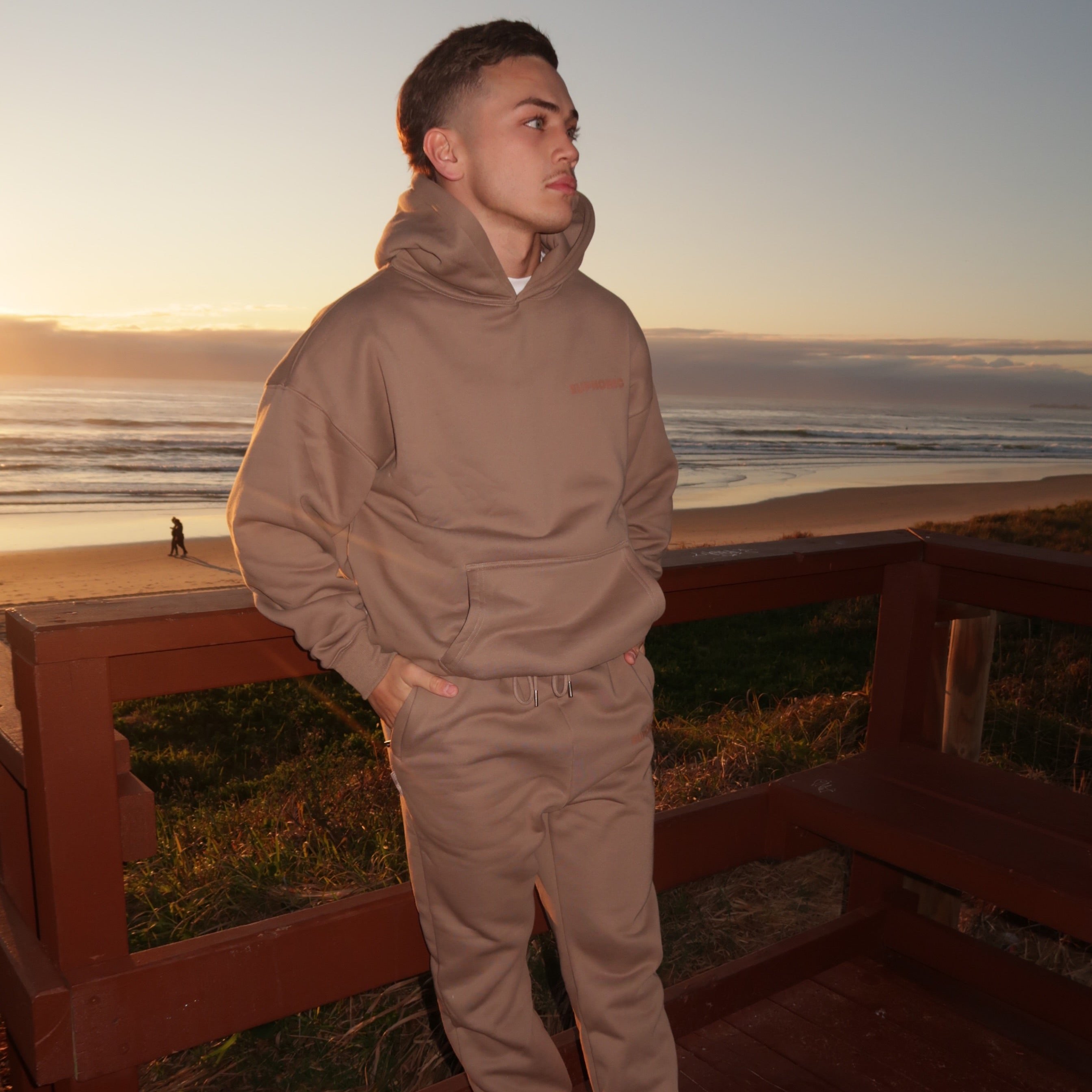 EUPHORIC ESSENTIAL TRACKSUIT SET Dopamine Department (MOCHA)