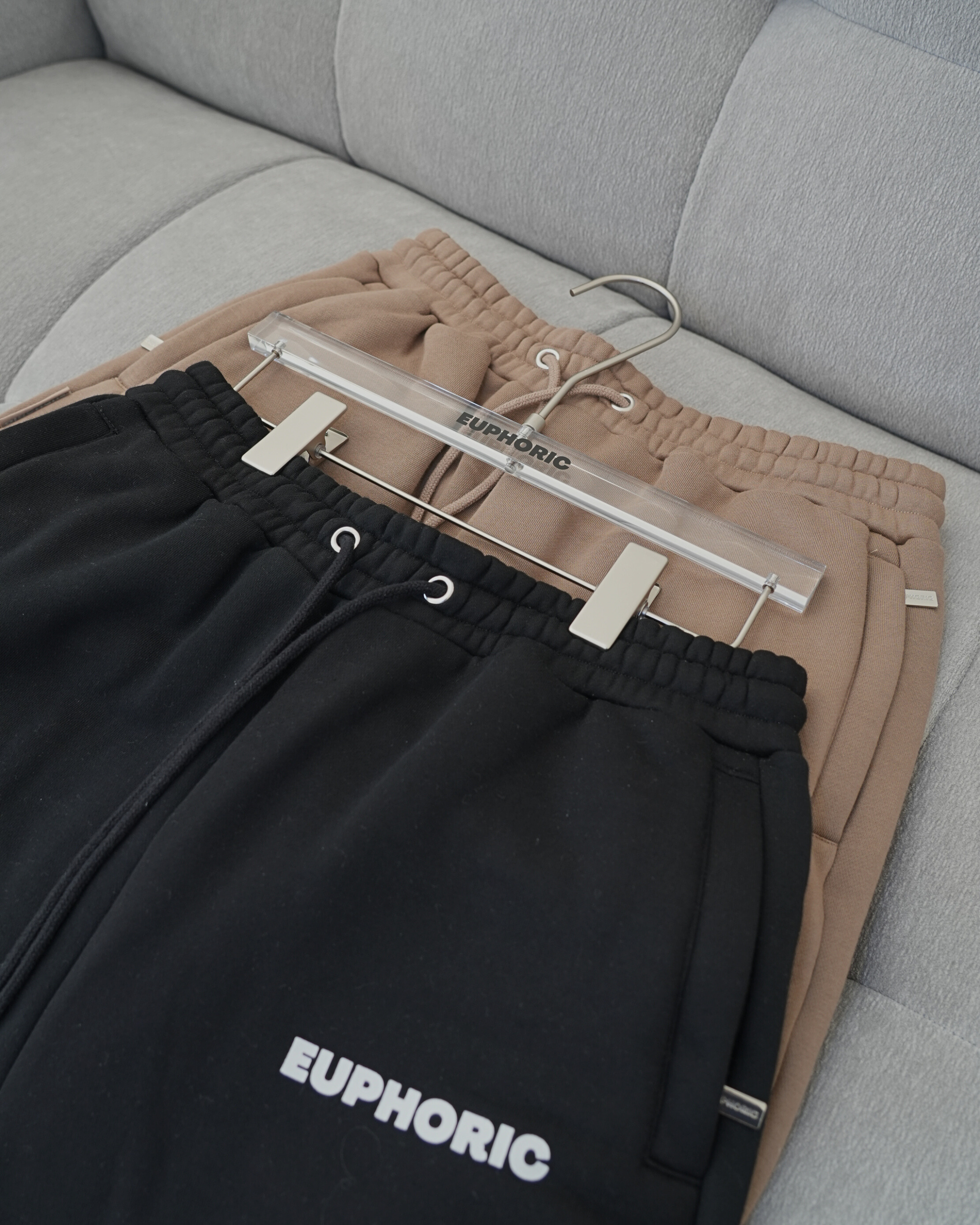 EUPHORIC ACRYLIC PANT HANGER