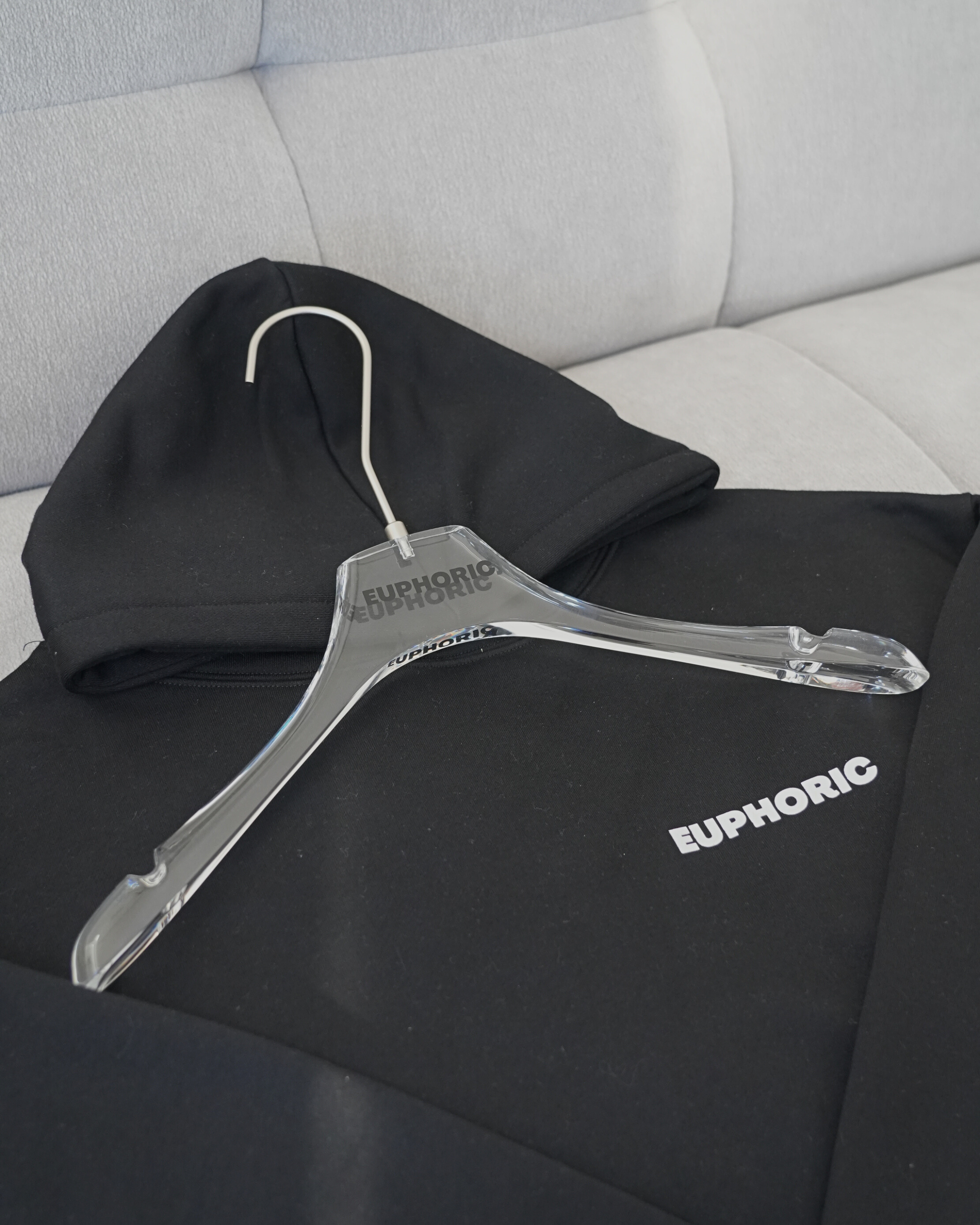 EUPHORIC ACRYLIC COAT HANGER
