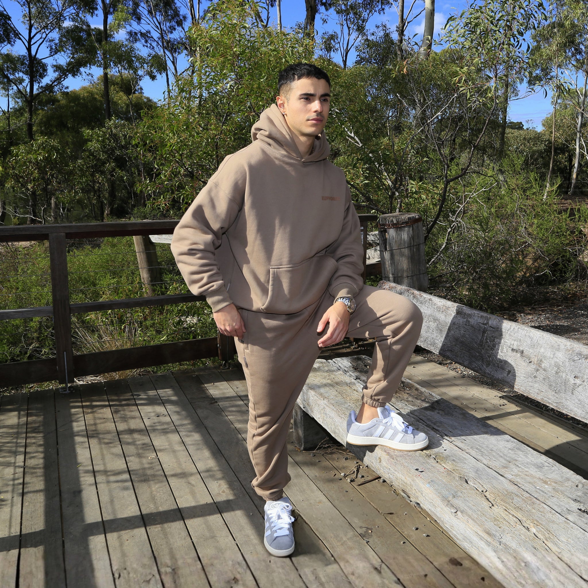 EUPHORIC ESSENTIAL SWEATPANTS (MOCHA)