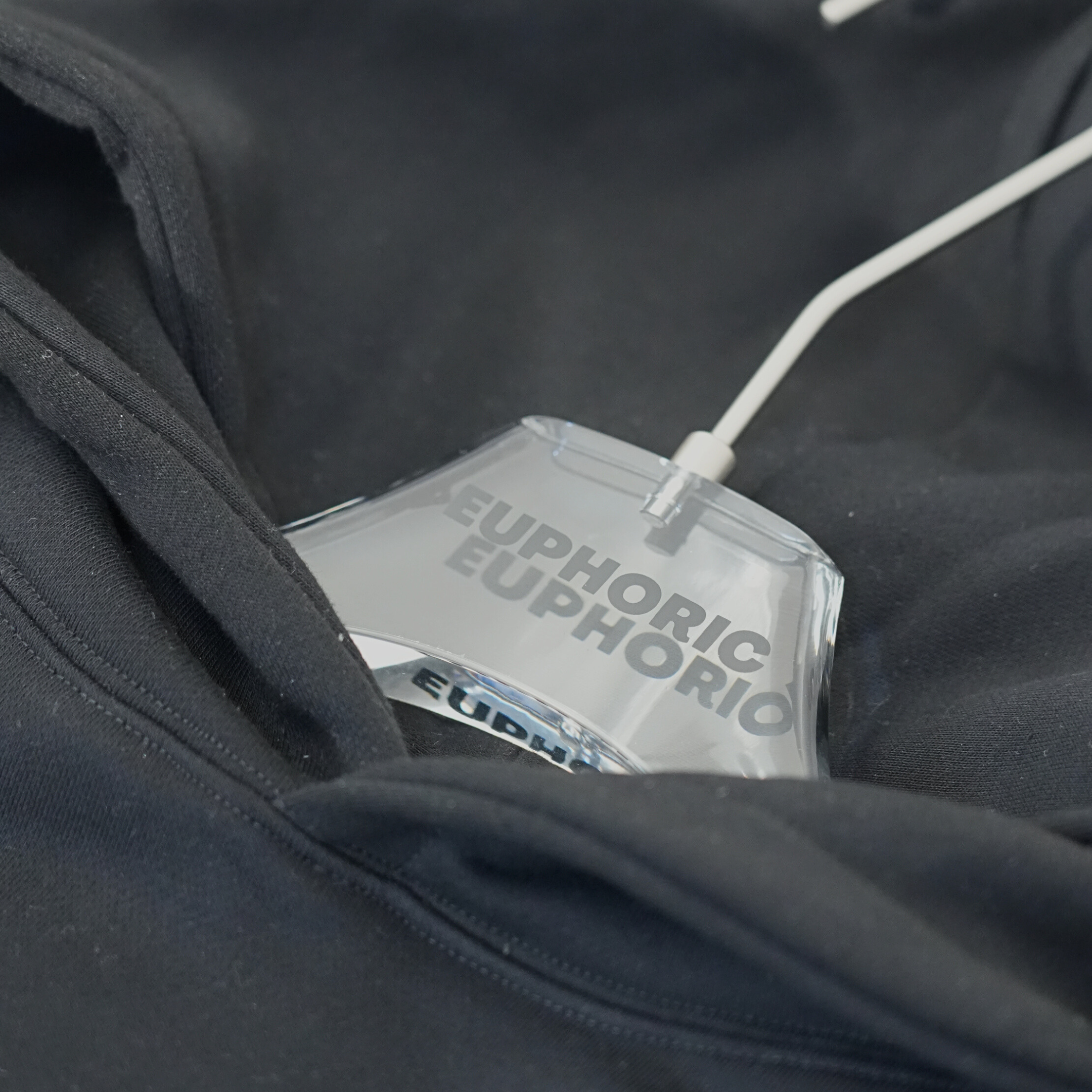 EUPHORIC ACRYLIC COAT HANGER