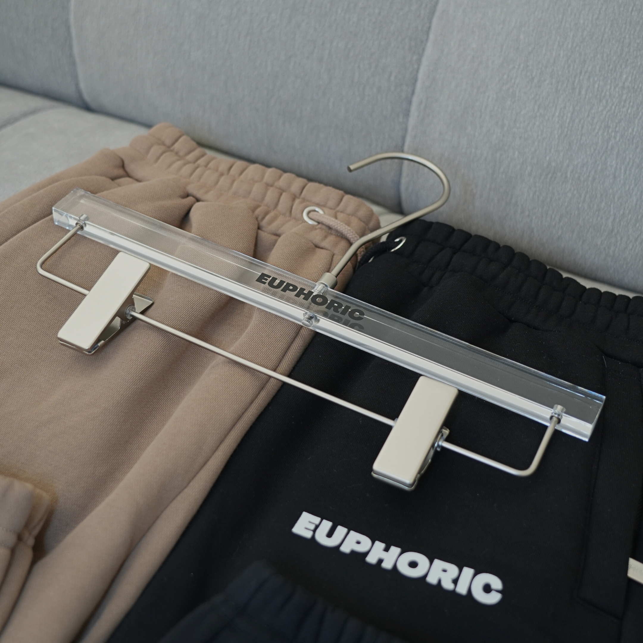 EUPHORIC ACRYLIC PANT HANGER